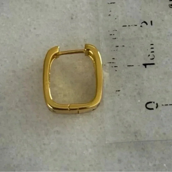 Gold Chunky Oval Moon Star Crystal Huggie Hoop Earrings 

Brand New - Picture 5 of 5